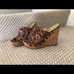 Women’s talk wedge leopard print shoes